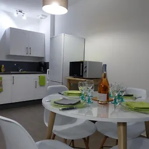 https://appartement-plein-centre-avignon.aixenprovencehotels.org